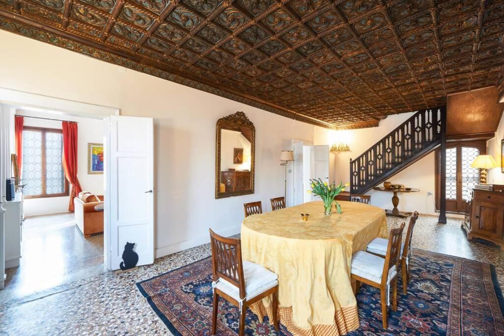 Ca' Fenice, Charming Apartment In San Marco, Sleep 7 Венеция Экстерьер фото