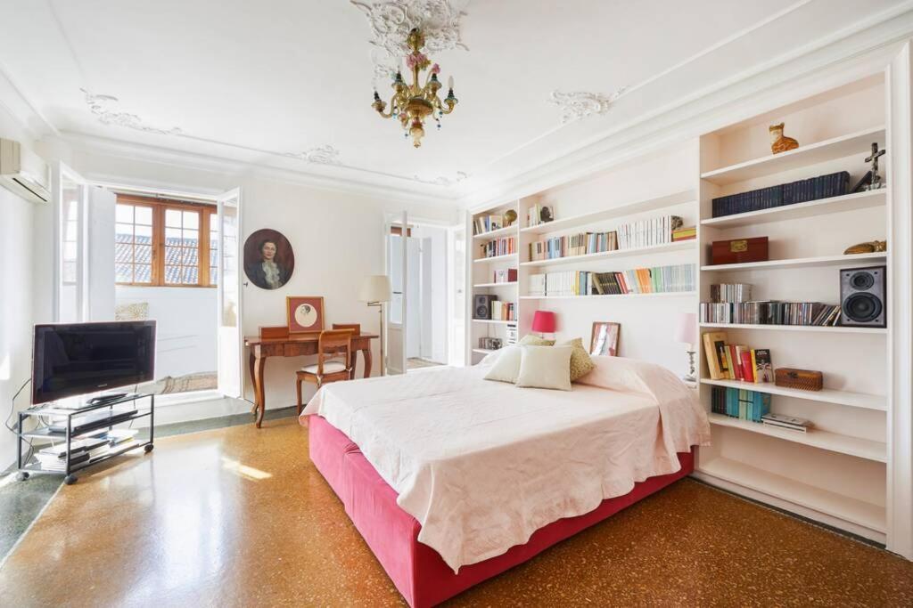 Ca' Fenice, Charming Apartment In San Marco, Sleep 7 Венеция Экстерьер фото