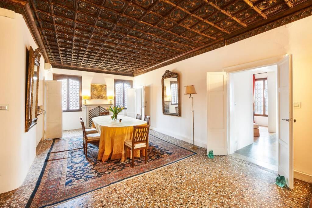 Ca' Fenice, Charming Apartment In San Marco, Sleep 7 Венеция Экстерьер фото